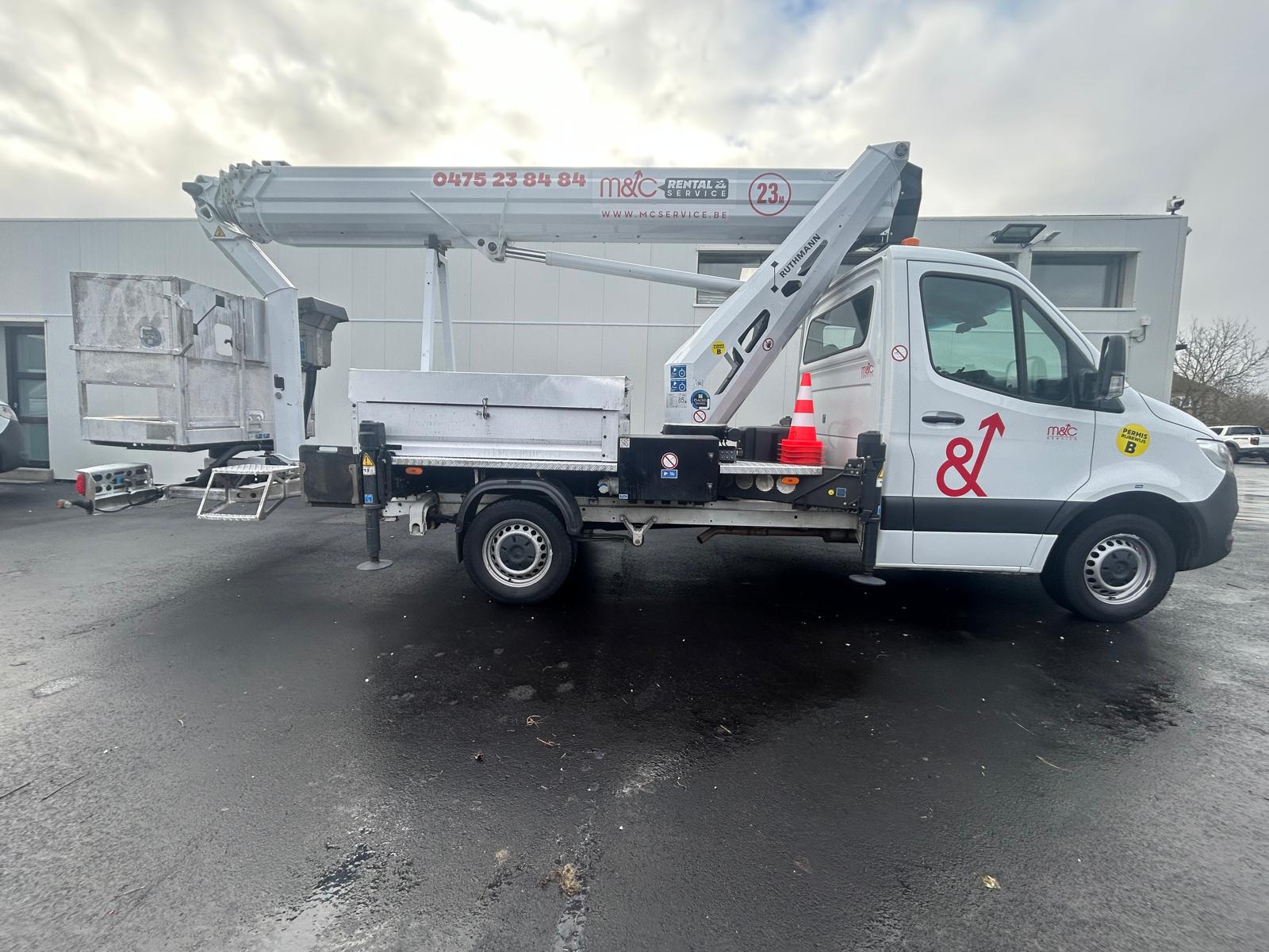 WhatsApp Image 2026-02-11 at 07.57.58 Nacelles a louer | M&C Services ☎ 0475 23 84 84 | Location de nacelles dans la région de Merchtem ✅ de 17 à 32 mètres ✅ permis B ✅ prix à partir de 200€