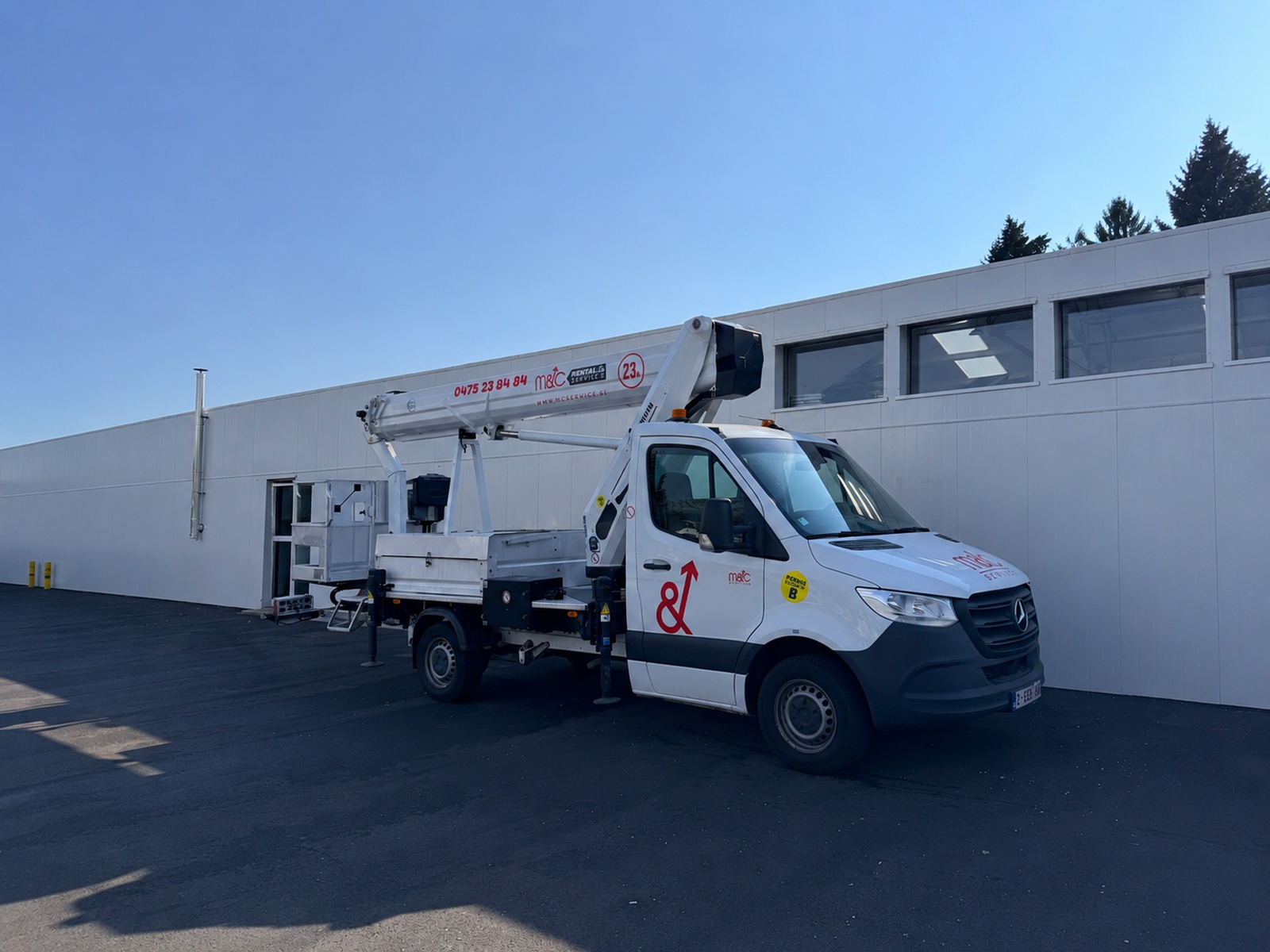 Nacelles a louer | M&C Services ☎ 0475 23 84 84 | Location de nacelles dans la région de Merchtem ✅ de 17 à 32 mètres ✅ permis B ✅ prix à partir de 200€